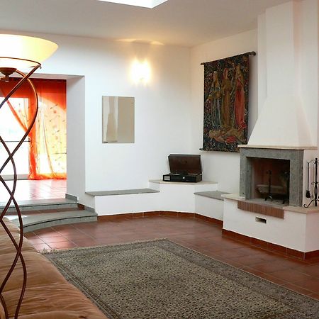 Agriturismo Il Casale Delle Ginestre ฟิวมิชีโน ภายนอก รูปภาพ