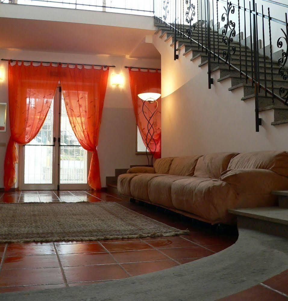 Agriturismo Il Casale Delle Ginestre ฟิวมิชีโน ภายนอก รูปภาพ